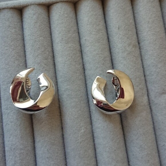 Monet chunky silver tone hoops clip on earrings - Picture 1 of 6